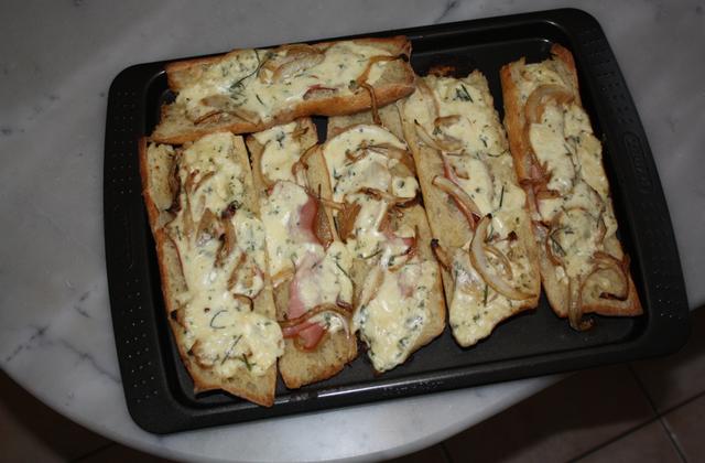 Tartine de gouda et bacon au four - Photo par copern