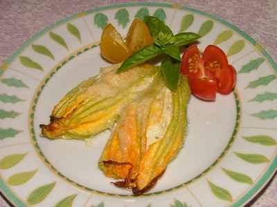 Fleur de courgettes farcies au fromage - Photo par joebot