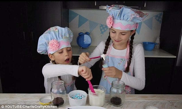Elles ont 6 et 9 ans et gagnent 120.000 $ par mois avec leurs vidéos de cuisine... - 750g