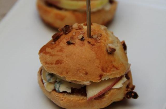Mini burgers aux figues à la fourme d'Ambert et au chutney - Photo par nanoudK