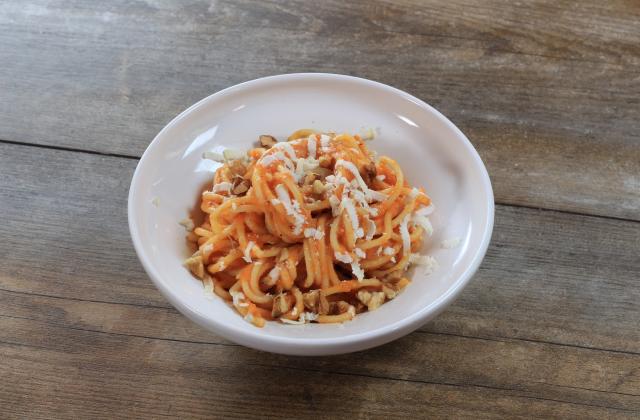 Spaghettis sauce potimarron, chèvre et noix - Photo par 750g