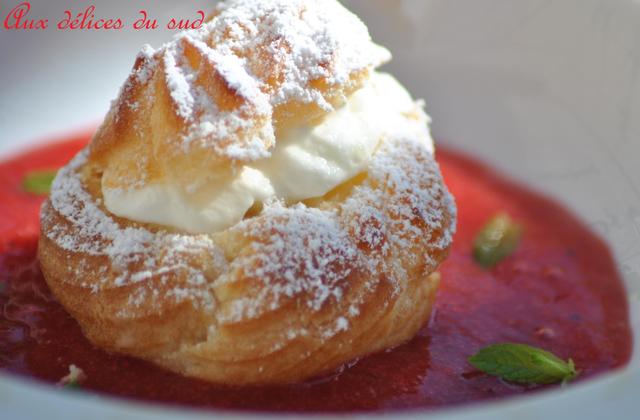 Choux chantilly mangue et coulis de fraises - Photo par cricri3005