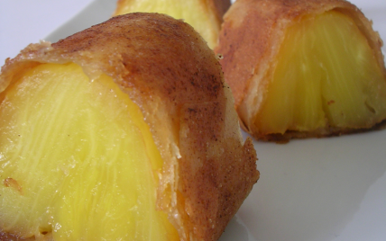 Ananas rôti en croûte croustillante accompagné d'une crème au citron vert - Photo par Lapin cuisinier