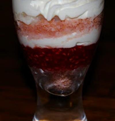 Trifle à la rose et aux litchis - Photo par jessietw