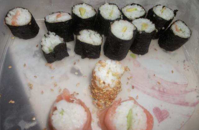 Sushis - Maki et Nigiri - Photo par gaellelecolo43