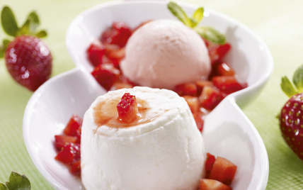 Faisselle et son duo de fraises - Photo par Rians