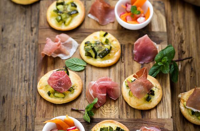 Mini pizza aux courgettes, jambon de Parme AOP - Photo par Prosciutto de Parma