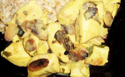 Emincés de poulet aux épices et amandes grillées - Photo par mjolln