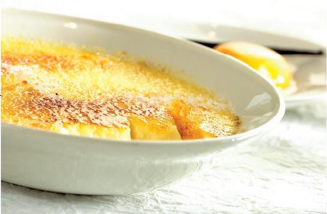 Crème brûlée caramélisée au sucre blanc - Photo par Miele