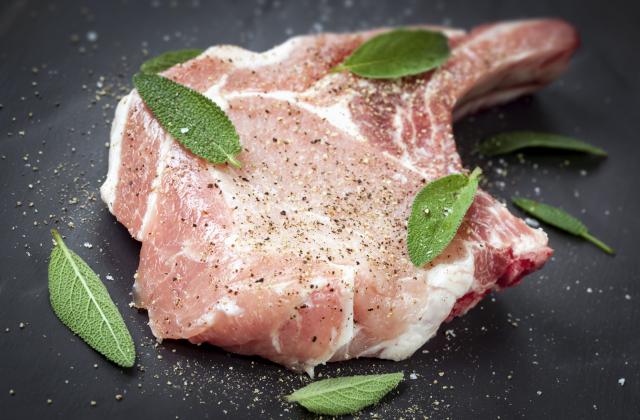 7 trucs à savoir pour bien cuisiner des côtes de porc - Photo par Florentine - 750g