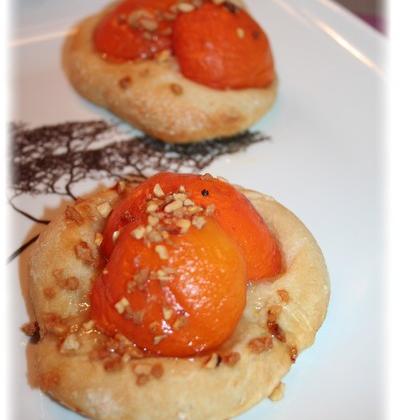 Mini pizza abricots, miel et amande - Photo par sophieleb