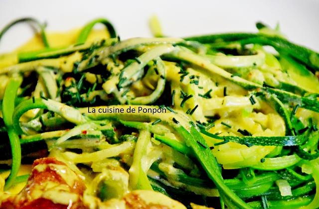 Tagliatelles de courgette et brochettes à la sauce moutarde - Photo par Ponpon