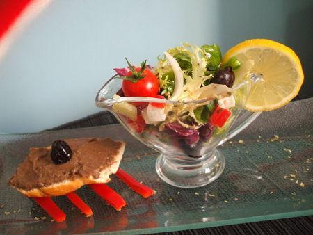 Caviar d'aubergines et sa salade Grecque ! Plat familial - Photo par Recette de Benzo