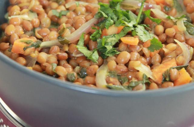 Lentilles à l'indienne ou dahl (coriandre, curry, curcuma, gingembre et lait de coco) - Photo par guilleNM