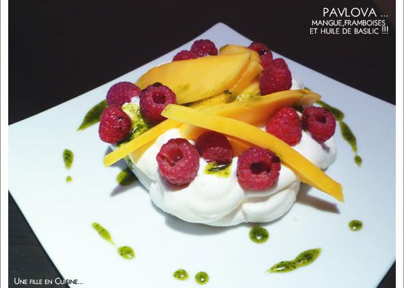 Pavlova mangue, framboises et huile de basilic ! - aurorewn