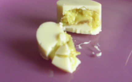 Chocolats blancs, ganache curry, banane et rhum - Photo par miss o