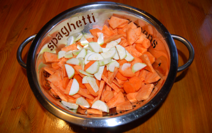 Velouté aux légumes et aux épices avec brisures de magrets de canard fumé - Photo par canel