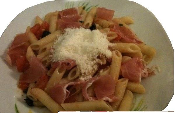 Salade de Pennes, tomates fraîches et parmesan - Membre_495266