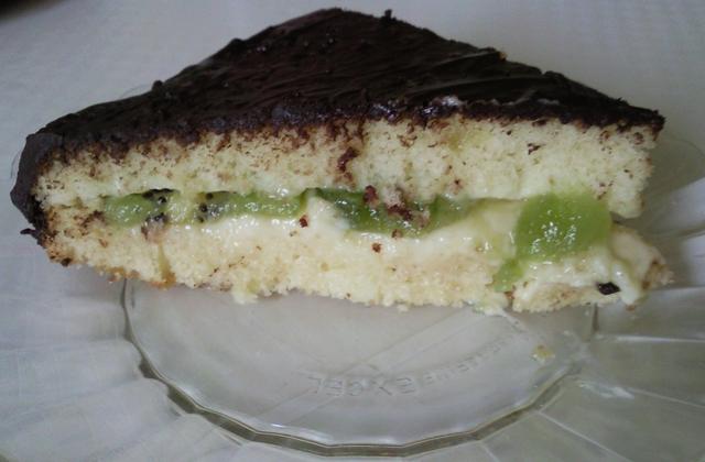 Gâteau au yaourt, kiwi crème pâtissière et glaçage chocolat - Photo par petite-ourse