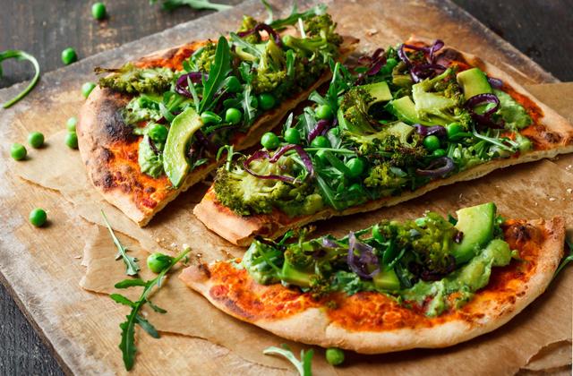 Pizza aux légumes verts et avocat - Photo par 750g