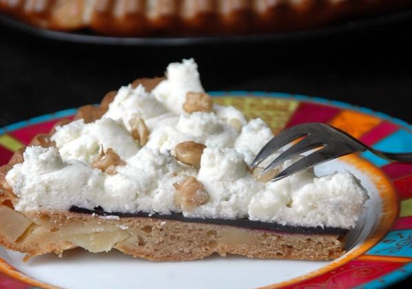 Gâteau façon tarte poire, gelée de vin et mousse de roquefort - Photo par tentat