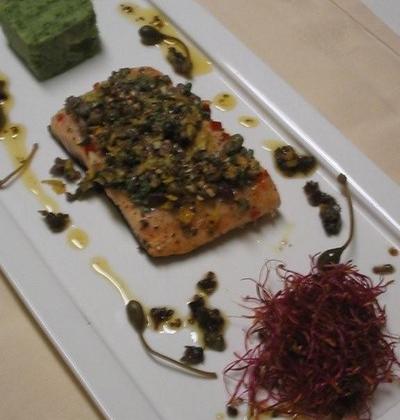 Saumon grillé à l'Italienne, Purée de Cresson et Salade de Blé courte, Germes de Betteraves et Câprons - Photo par markvanvre