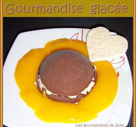 Dôme glacé chocolat meringues, coulis de mangue - Photo par julie1s