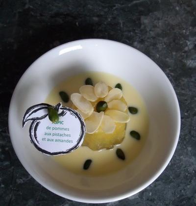 Aspic de pommes aux pistaches et aux amandes - Photo par raverdy perrine