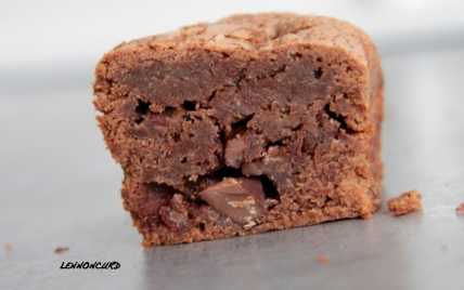 Mini cakes au chocolat noir, fleur de sel et pépites de chocolat au lait - Photo par marionLU