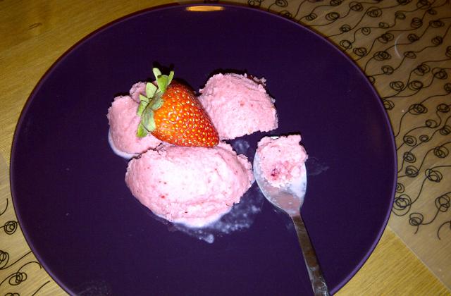 Strawberry frozen yogurt - Photo par oumhurayra