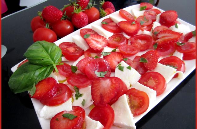 Salade de tomates et de fraises - Photo par Cissou34