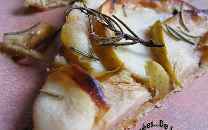 Tarte fine aux pommes beurre salé miel et romarin - Photo par TitAnick