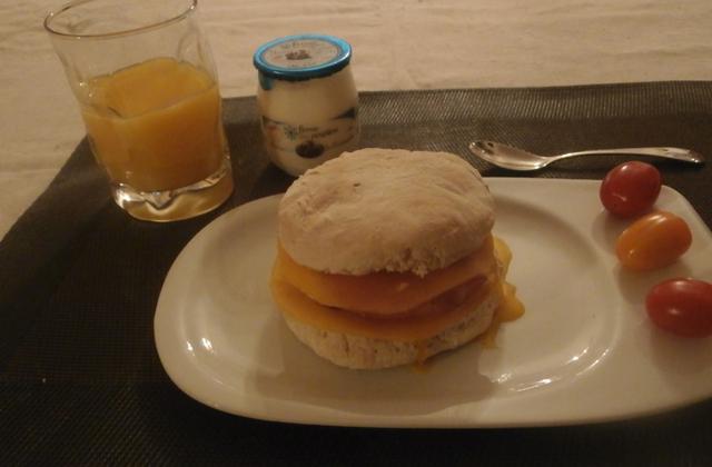 Egg muffin with bacon and cheddar - Photo par MyCulinaryCurriculum