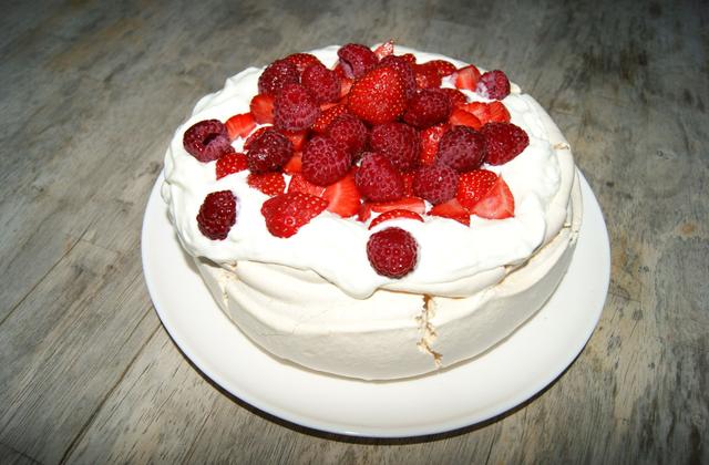 Pavlova aux fruits rouges.... d'été ! - Photo par ClementC