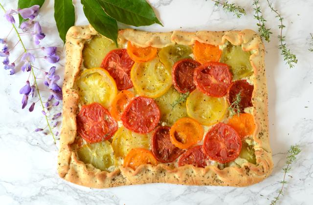 Pizza rustique à la tomate et au thym - Photo par Nadia Paprikas
