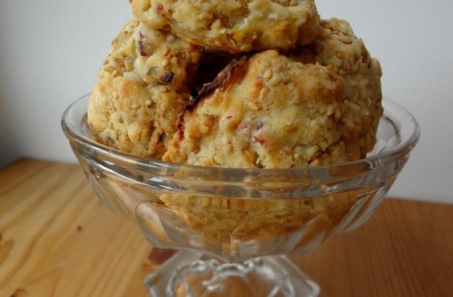 Cookies oignons, cantal, lard et sésame - Photo par jpdojp