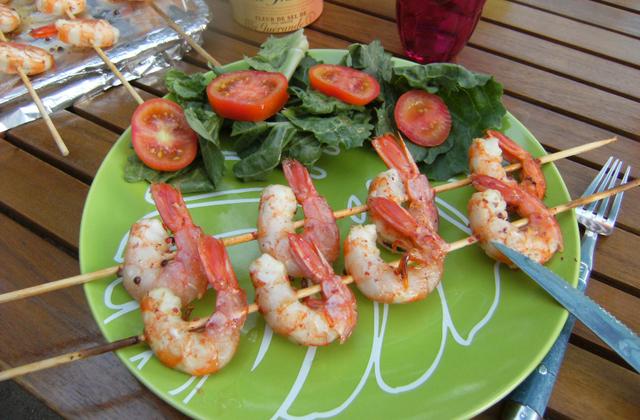 Brochettes de gambas aux baies roses et citron vert - bluena