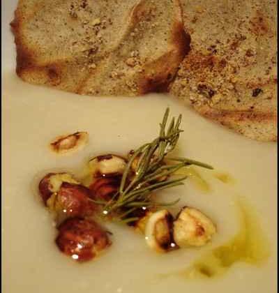 Crème de topinambours au romarin, noisettes et tuile au sarrasin - Photo par cbonca