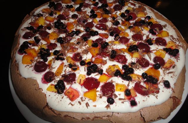 Pavlova au chocolat et aux fruits - Photo par A Prendre Sans Faim