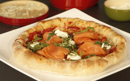 Pizza au saumon de Norvège fumé et mozzarella - Photo par Norge