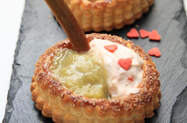 Tarte à la rhubarbe vanillée, crème de mascarpone à la fraise - Photo par okcebo