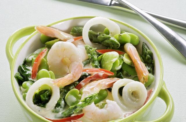 Cocottes de calamars et crevettes sautées aux légumes verts - Photo par Toupargel