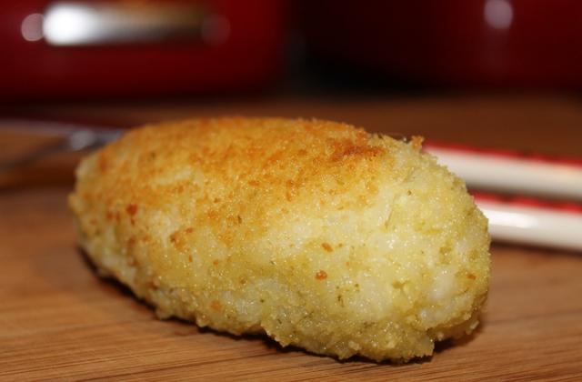 Croquettes de Risotto au parmesan, pesto au basilic et cœur fondant au comté. - Photo par annebetty