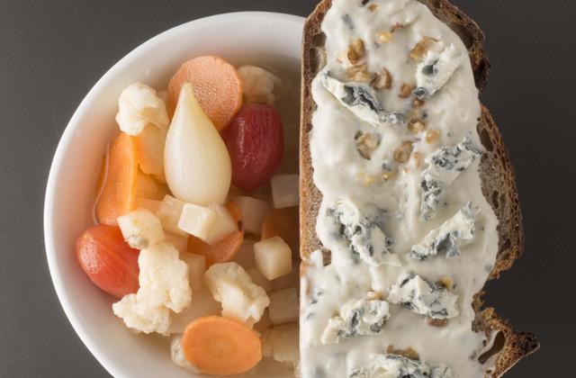 Légumes racines acidulés, tartine de béchamel Saint-Agur et noix - Photo par Saint-Agur