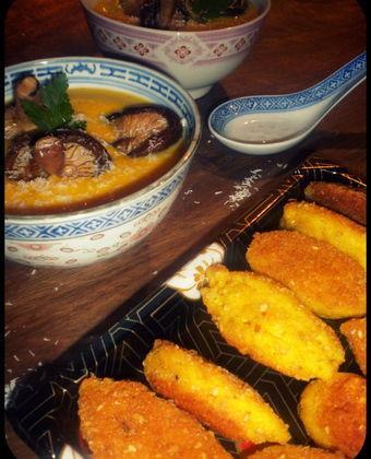 Velouté de potiron, lait de coco, shiitakés et beignets de crevettes - Photo par La petite cuisine de Sabine