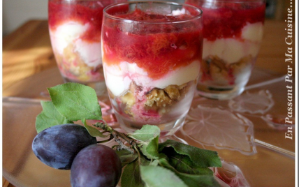 Compote de quetsches et mousse au mascarpone sur émietté de galettes bretonnes