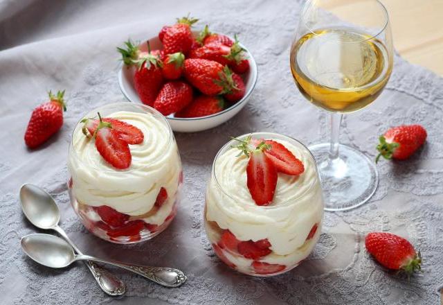 Et si les meilleures recettes de tiramisus à la fraise étaient plus faciles en verrines ?