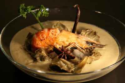 Soupe blanche d'artichauts et d'aubergines, à la vanille et à la badiane.