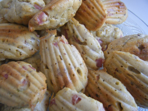 Petites madeleines salées jambon-pistache