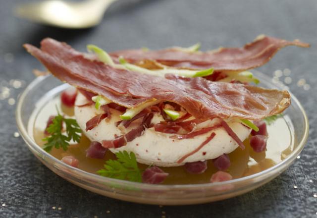 Croustillant et chantilly de jambon de Bayonne, gelée de pomme verte